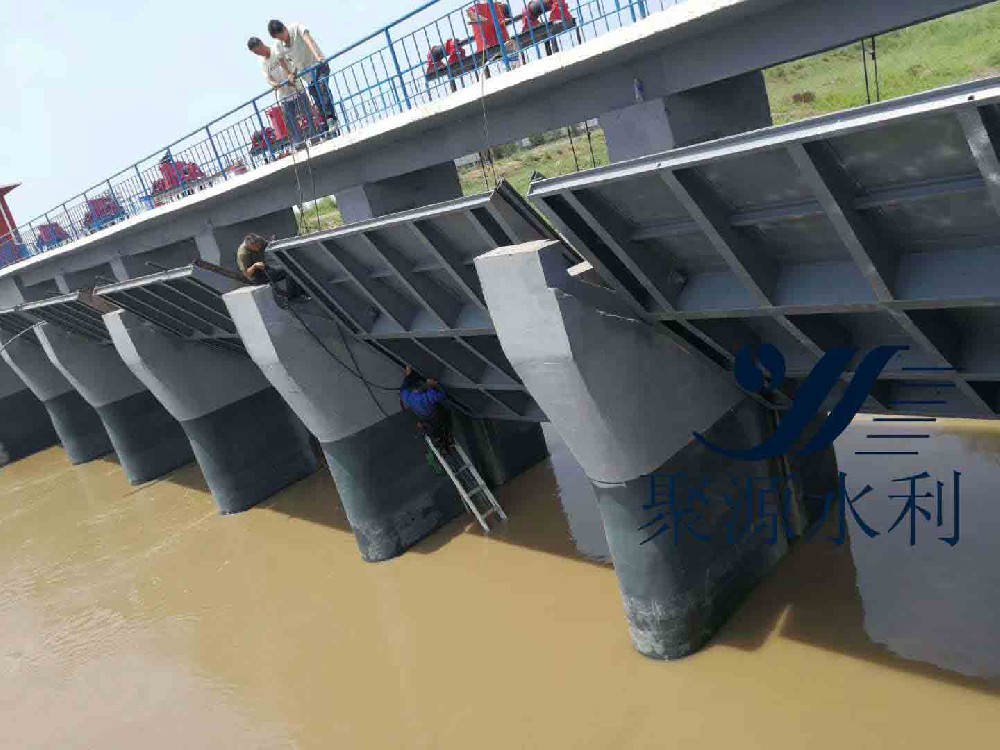 鋼制閘門工程現場